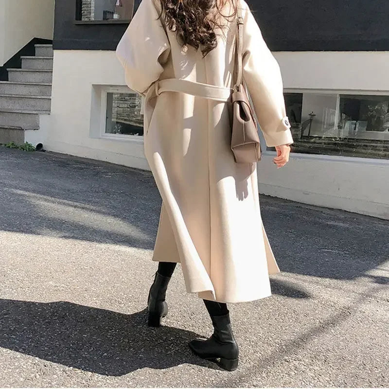 Dagmara | Elegancki Płaszcz z Paskiem podkreślający Sylwetkę